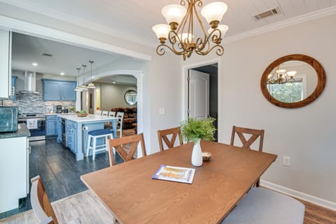 Dining Area | Central Heat & A/C