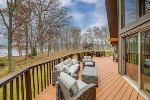 Sullivan Vacation Rental | 3BR | 2BA | 2 Steps to Enter | 2,554 Sq Ft