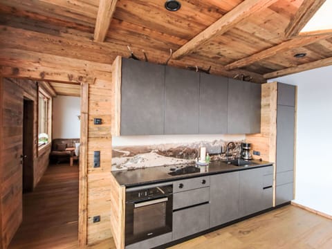 Wood, Flooring, Kitchen, Wood Flooring, Floor, Furniture, Interior Design, Countertop, Ceiling, Hardwood