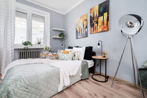 Bright & Stylish Living–Sleeping Area with Cozy Decor and Multiple Comfortable Beds | Book Now with RENTUJEMY.COM
