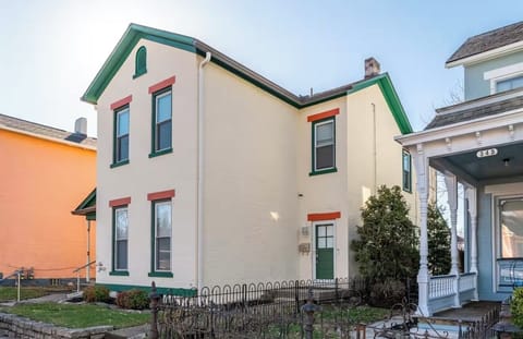 Entrance to rental (private entrance) 