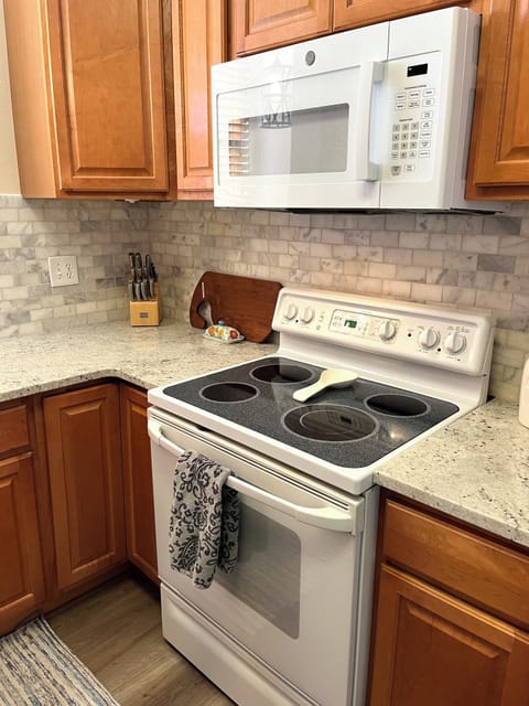 Kitchen has everything