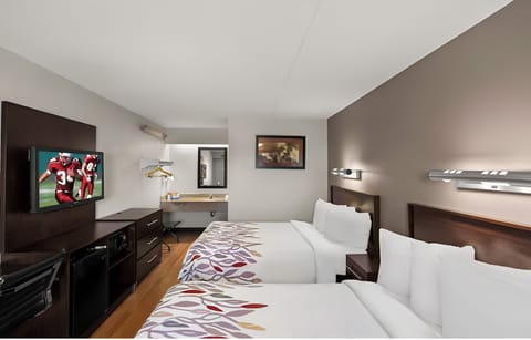 Stretch out with plenty of room for two guests to recharge.