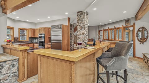 Kitchen, Main Level - Bar seating