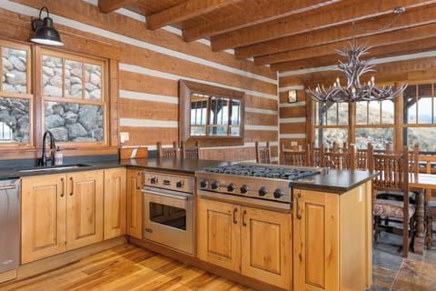 Fully Stocked Kitchen