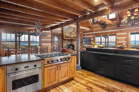 High End Kitchen with all your cooking needs