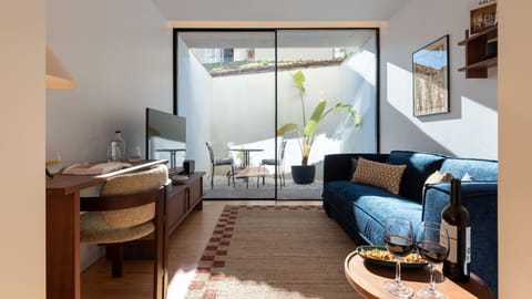Bright and refined, this living area is your invitation to unwind in urban elegance.
#AndoLiving #LivingInStyle #NaturalLight #UrbanRetreat