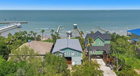 Welcome to Far Far A Bay by BeachBox