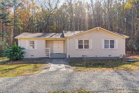 Littleton Vacation Rental | 4BR | 2BA | 1,200 Sq Ft | 4 Steps to Enter
