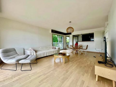 Très beau salon convivial 