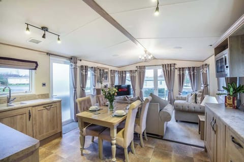  Unwind in the spacious lounge with Smart TV entertainment, Netflix ready to go, and lightning-fast Starlink internet for seamless streaming.