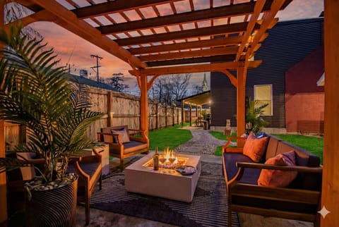 Fireside Lounge & Pergola: Featuring comfortable outdoor seating and a large gas fire pit, this is the perfect spot for memorable sunset cocktails!