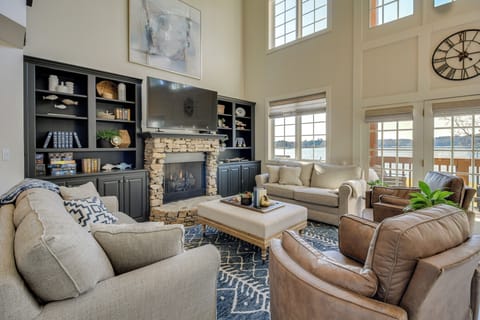 Guntersville Vacation Rental | 3BR | 3BA | Stairs Required | 2,200 Sq Ft