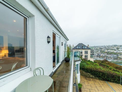 Residential Area, Home, Roof, Estate, Sash Window, Daylighting, Balcony, Villa