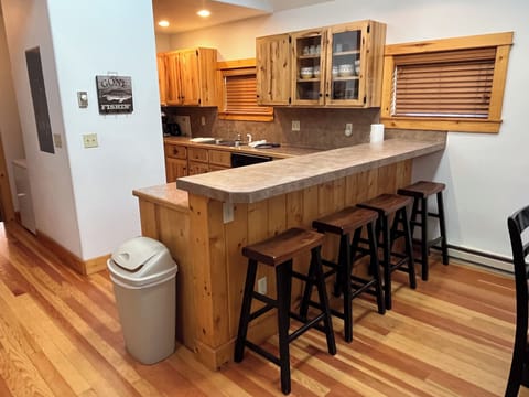 Kitchen with breakfast bar