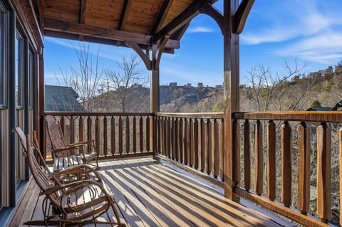 Covered deck w/ rocking chairs & porch swing