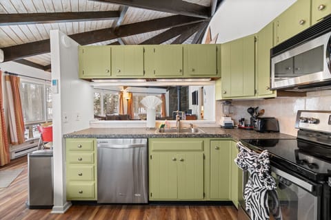 Open concept kitchen with dishwasher and full-size appliances in Pocono vacation home