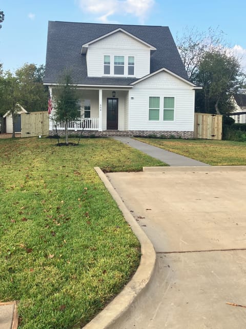 Parking for 3 in front and 5 in back