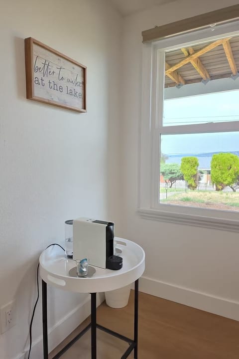 Lake-view livingroom