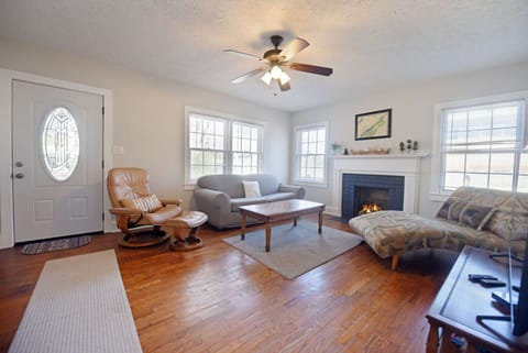 Historic 2br/1ba home in downtown Ducktown TN Convenient to Blue Ridge GA