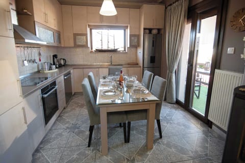 Well-organized kitchen and dining corner with modern amenities, perfect for enjoying breakfast, homemade meals, or casual moments throughout the day.