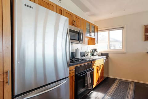 The friendly atmosphere of this kitchen encourages you to create delicious meals while soaking in the beauty of the surrounding coast.