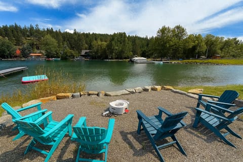 Roast marshmellows by night and lounge and read a book by daylight.