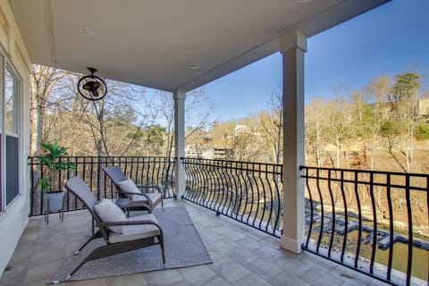 Savannah Vacation Rental | 4BR | 4BA | 2 Steps to Enter | 3,489 Sq Ft