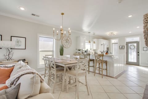 Dining Area 1 | Kitchen 1 | Dishware & Flatware | Blender | Toaster | Ice Maker