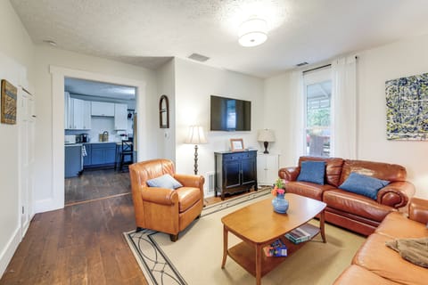 Property Interior | Central A/C & Heating | Free WiFi