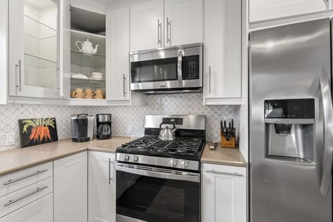 Well-equipped kitchen- everything you need for easy meals.