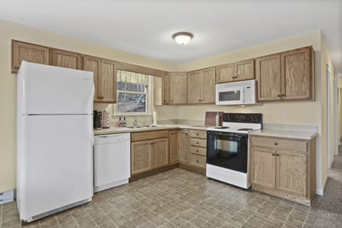 Kitchen, well equipped.