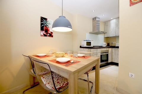 Dining area for four guests next to the open kitchen