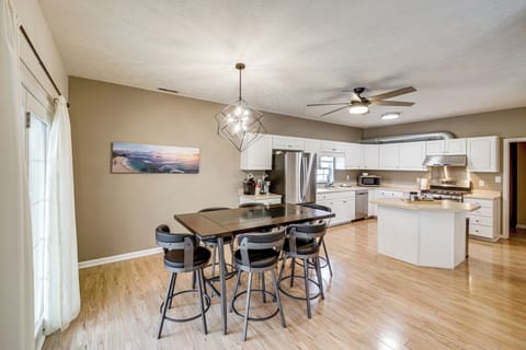 Dining Area | 1st Floor | Dishware/Flatware | Central Heating & A/C | Free WiFi