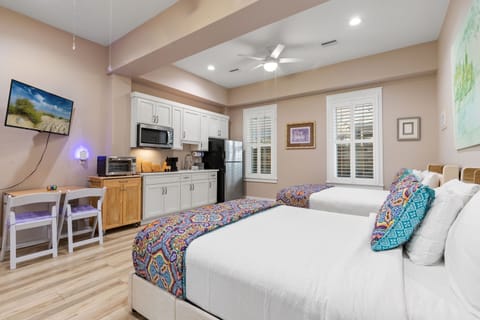 Spacious Studio with Queen Beds
