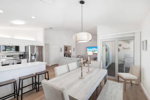 Dining area with seating for 6