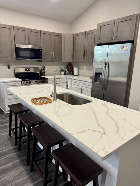 Modern fully stocked kitchen