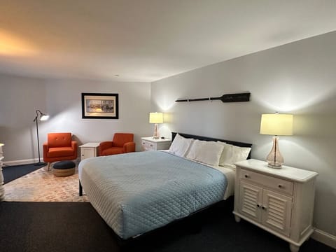 The unit has a comfortable king-sized bed, a seating area for 2, and plenty of drawer storage