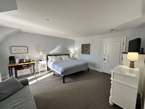 The unit has a comfortable king-sized bed, a seating area for 2, and plenty of drawer storage