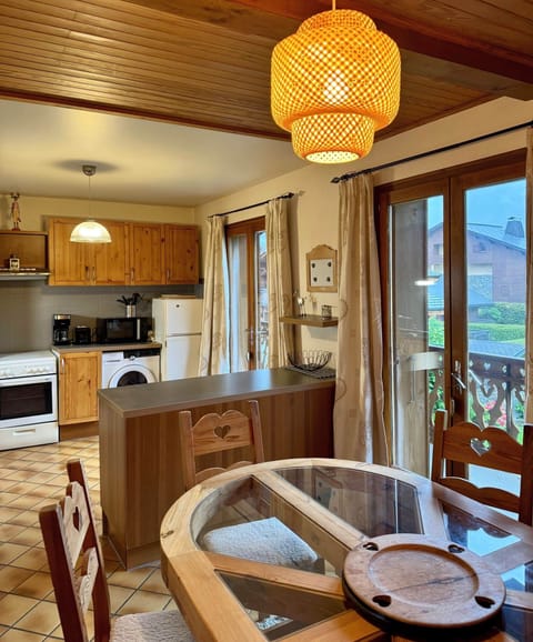 Regains dining - kitchen