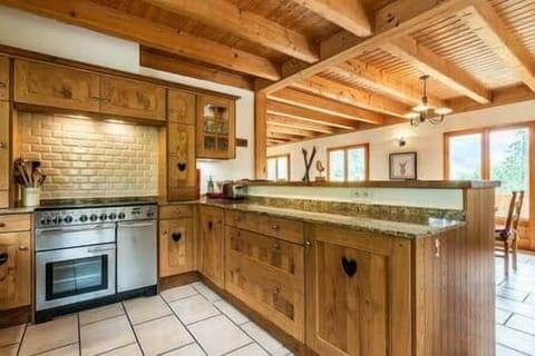 Super well equipped kitchen