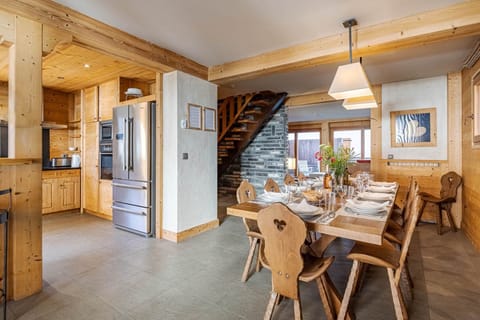 Lucioles Dining area and kitchen