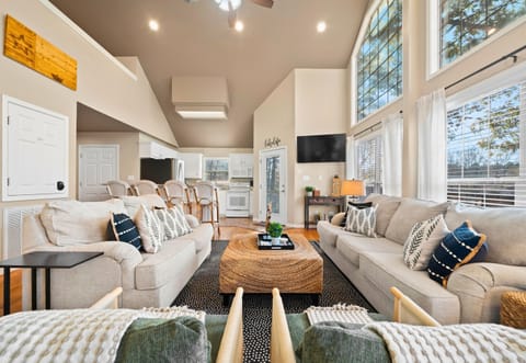 The spacious layout here ensures there’s plenty of room for everyone to lounge, chat, and enjoy time together.