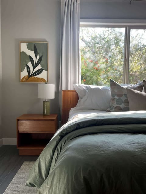 Premium Saatva king-size mattress in primary suite with lux bedding and both down and hypoallergenic pillows