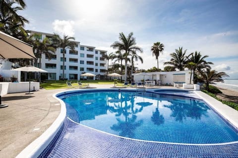 Great view of the swimming pool,Loungers and Jacuzzi.