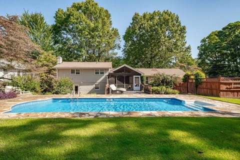 Spread out around the pool with the rest of the family or friends.   Hot days = cool drinks beside the pool