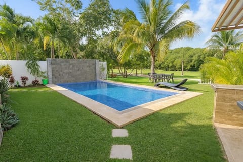 Alberca a 12 pasos, vista jardín y golf