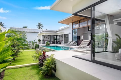 Bright 3-bedroom Green Garden Villa with private pool, tropical lawn and modern architecture - Sawasdee Pool Villas Bophut