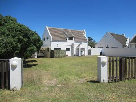 Sea Breeze Cottage - St Francis Bay (388)