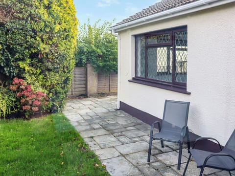 Sitting-out-area | Radford Retreat, Tenby
